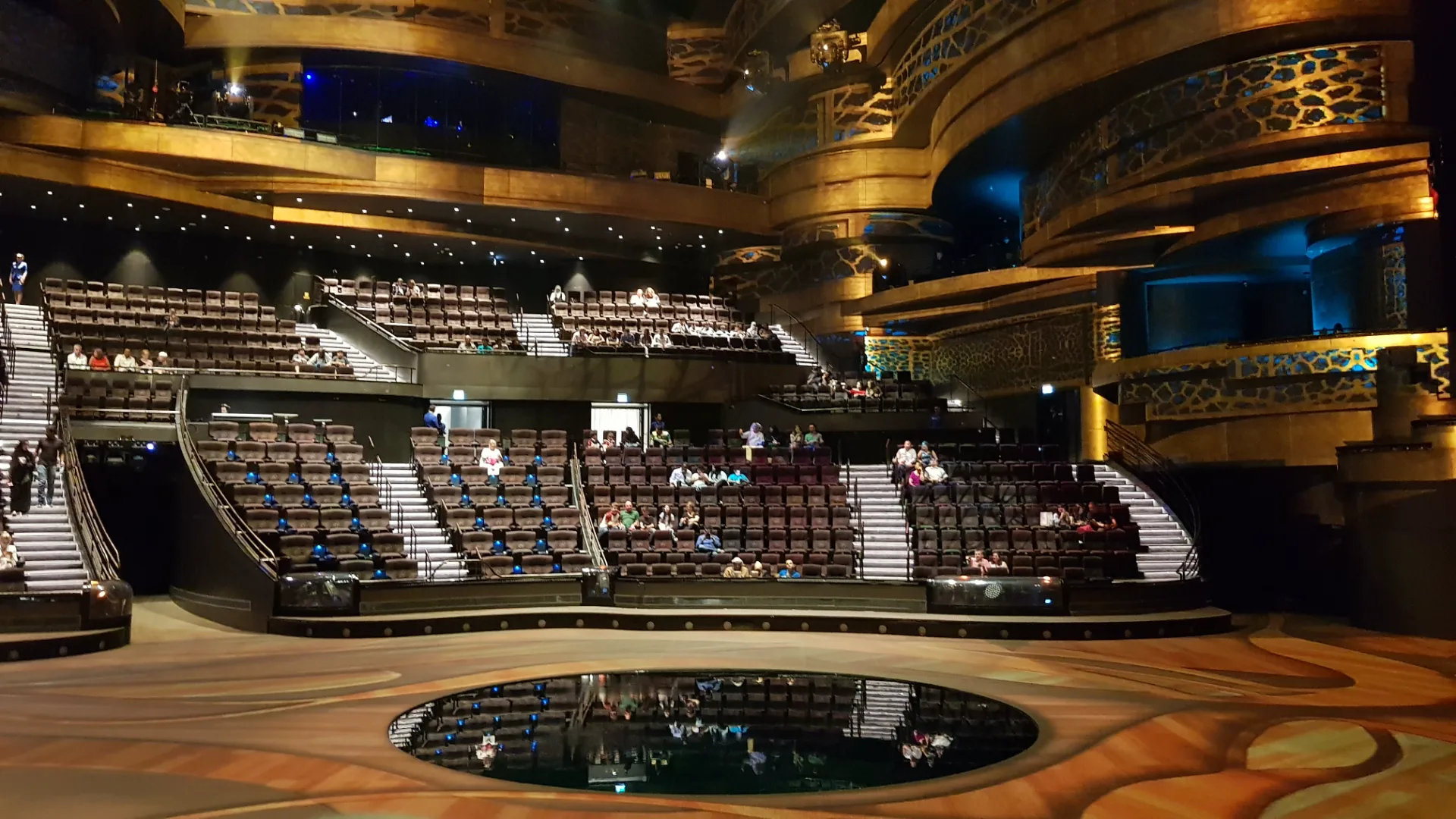La Perle by Dragone