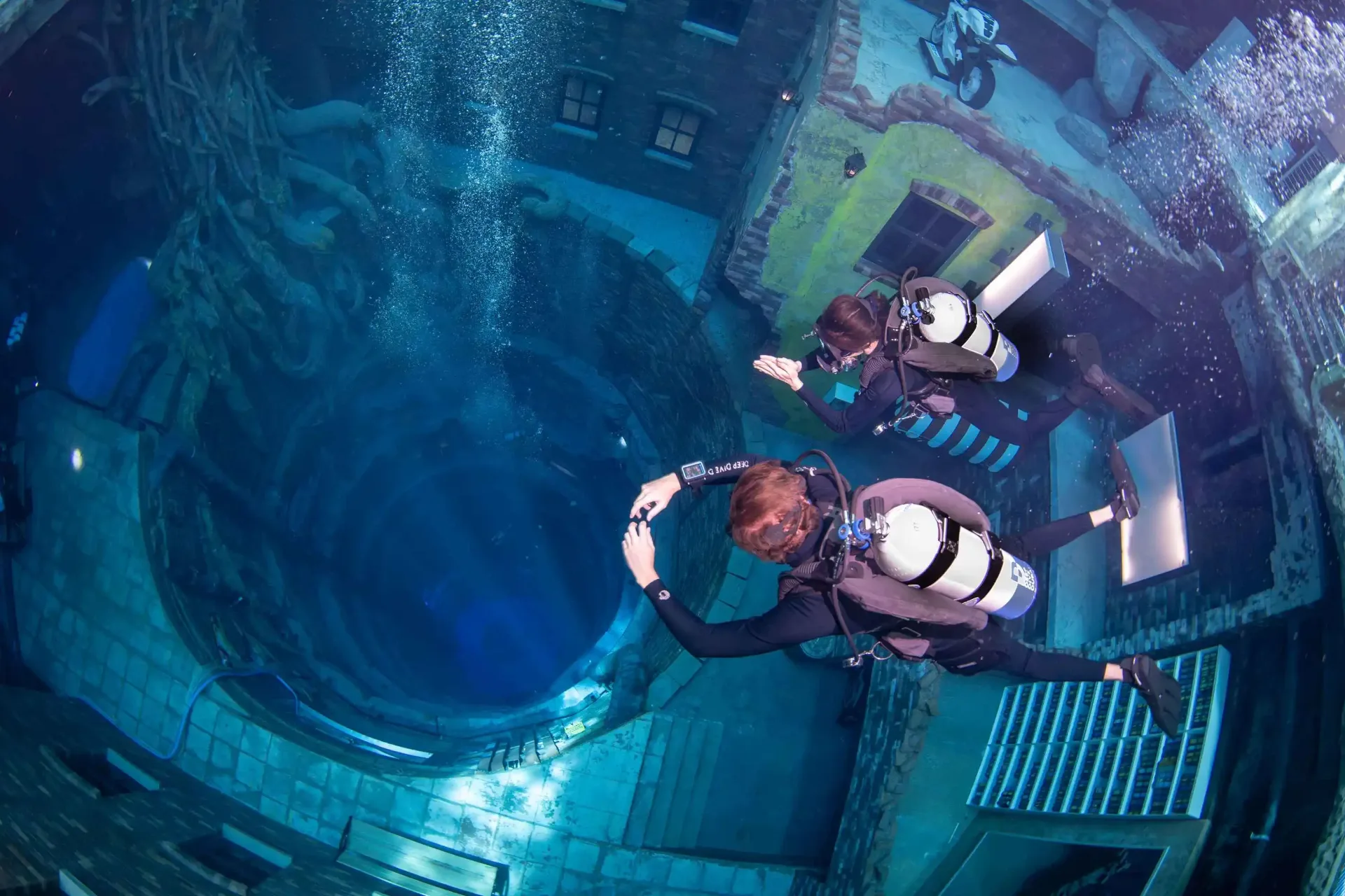 Deep Dive Dubai